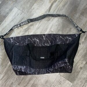 PINK Victoria’s Secret NWOT PINK logo travel bag